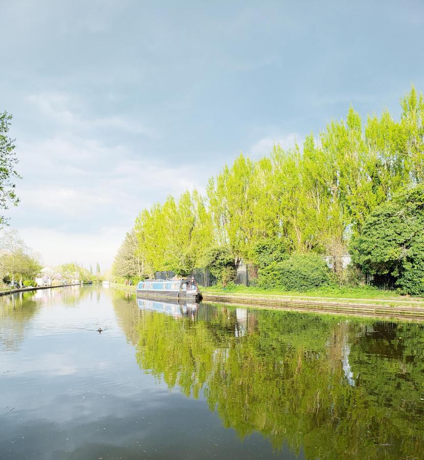 Ensuite Near Canal