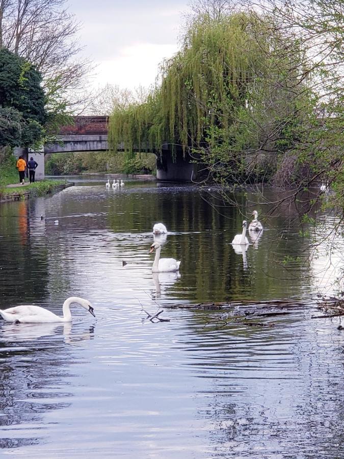 Homestay Ensuite Near Canal *