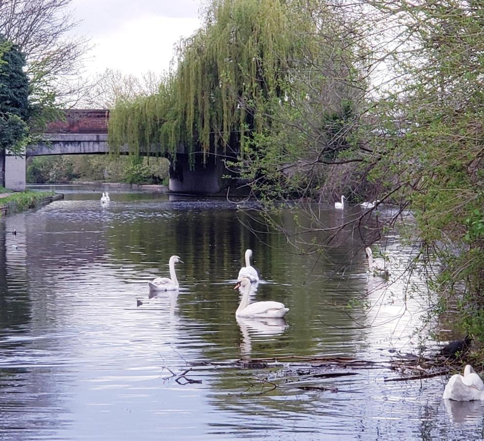 Ensuite Near Canal *