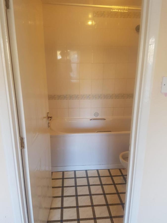 Ensuite Near Canal * Southall