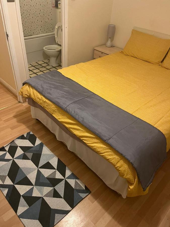 Ensuite Near Canal Homestay Southall