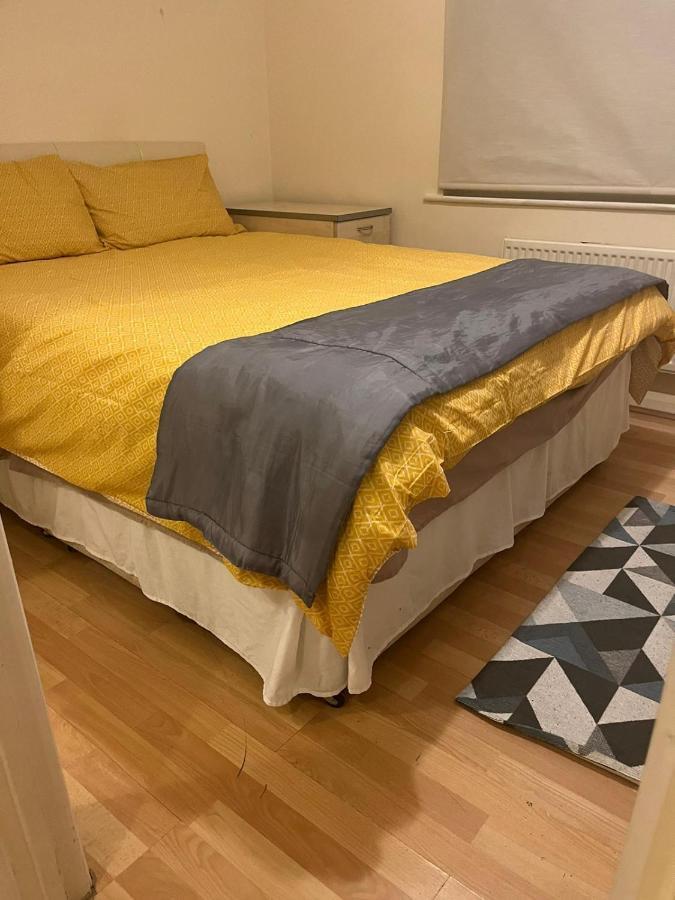 Ensuite Near Canal Southall